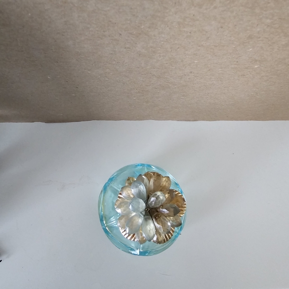 Vintage Blue Pressed Glass Perfume Atomizer Floral Top - Picture 4 of 4